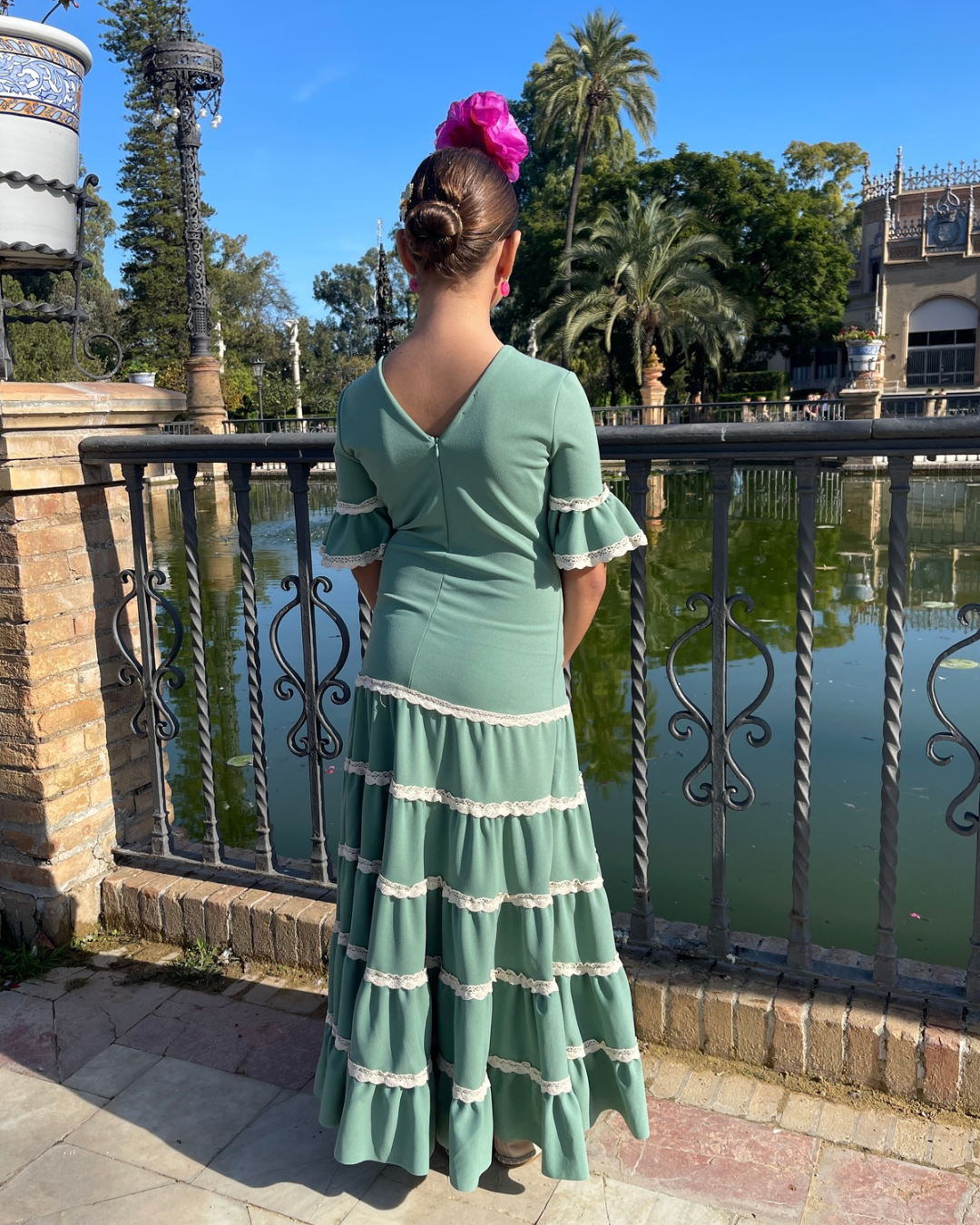 Diseño canastero jabonoso para niña con encaje