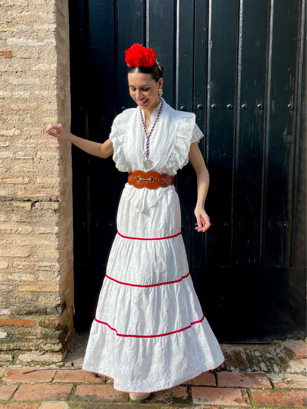 Falda Perforada con Cinta Roja