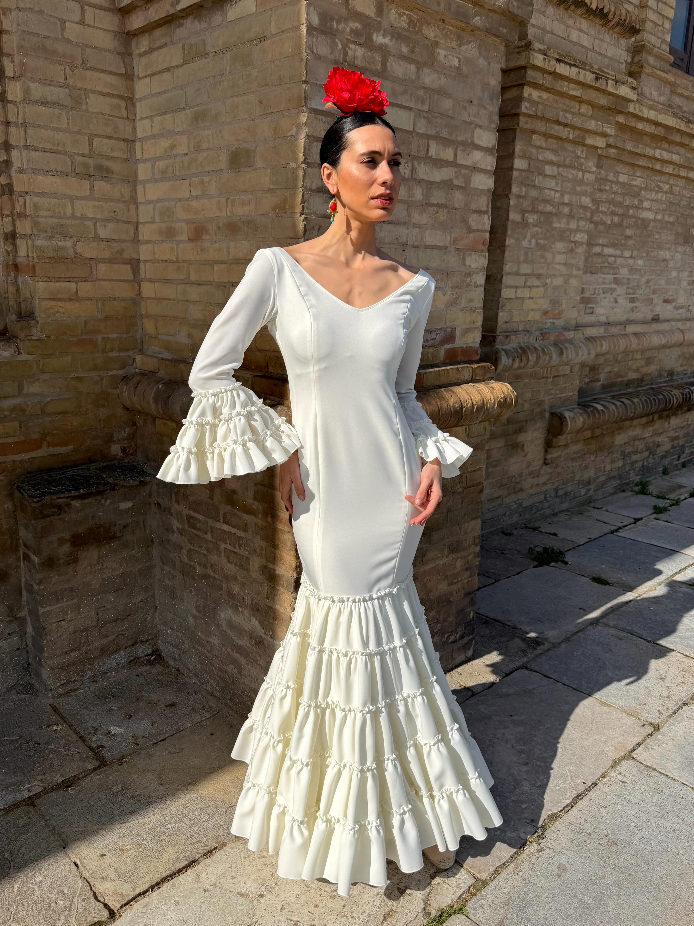 Traje de flamenca blanco roto canastero con repulgo