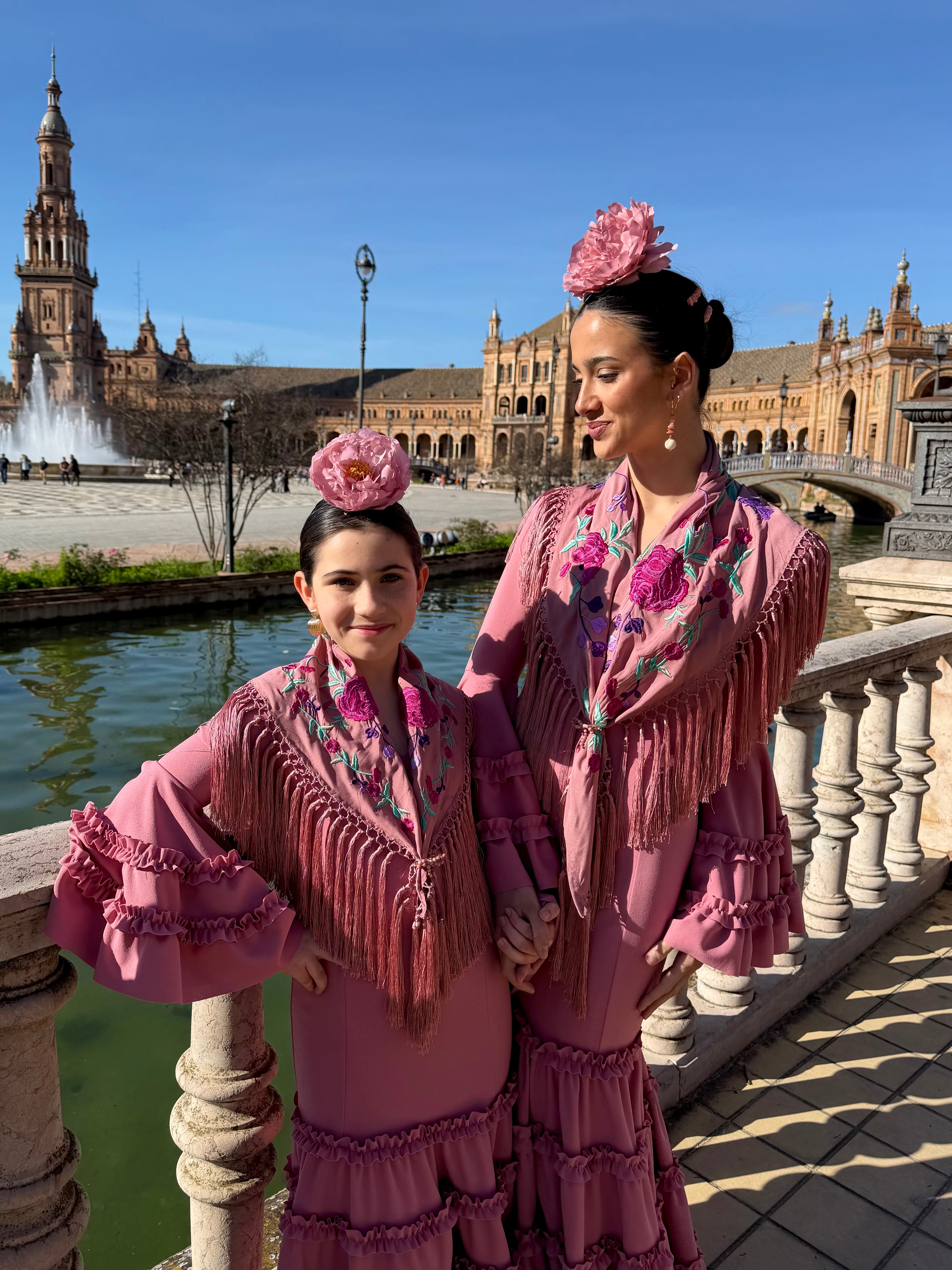 Mantoncillo de flamenca niña 'Koralti' Maquillaje con Flores Buganvilla