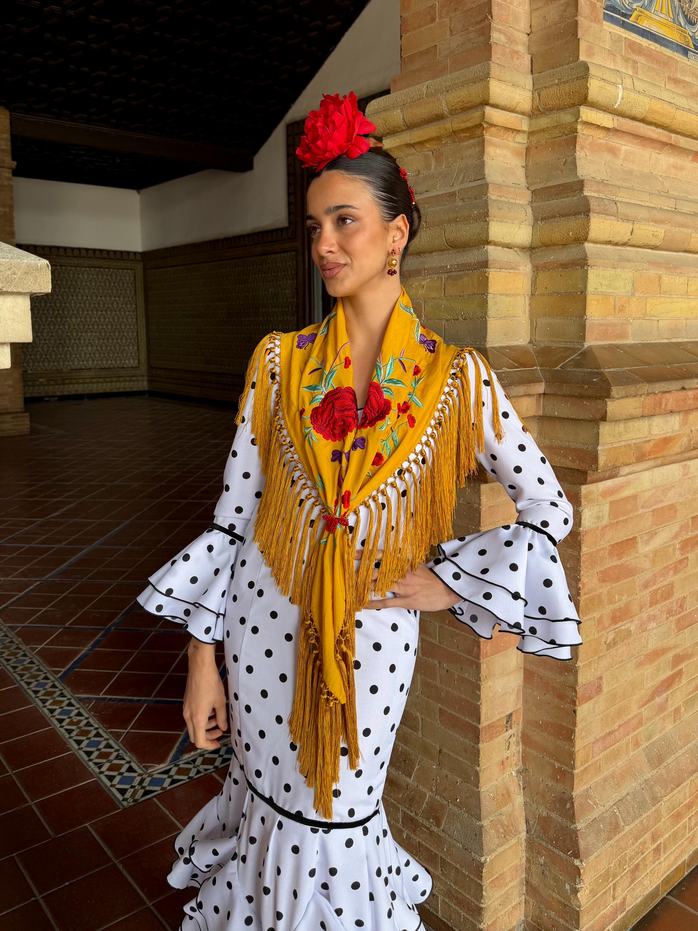 Traje de flamenca volantes zig zag blanco lunar negro