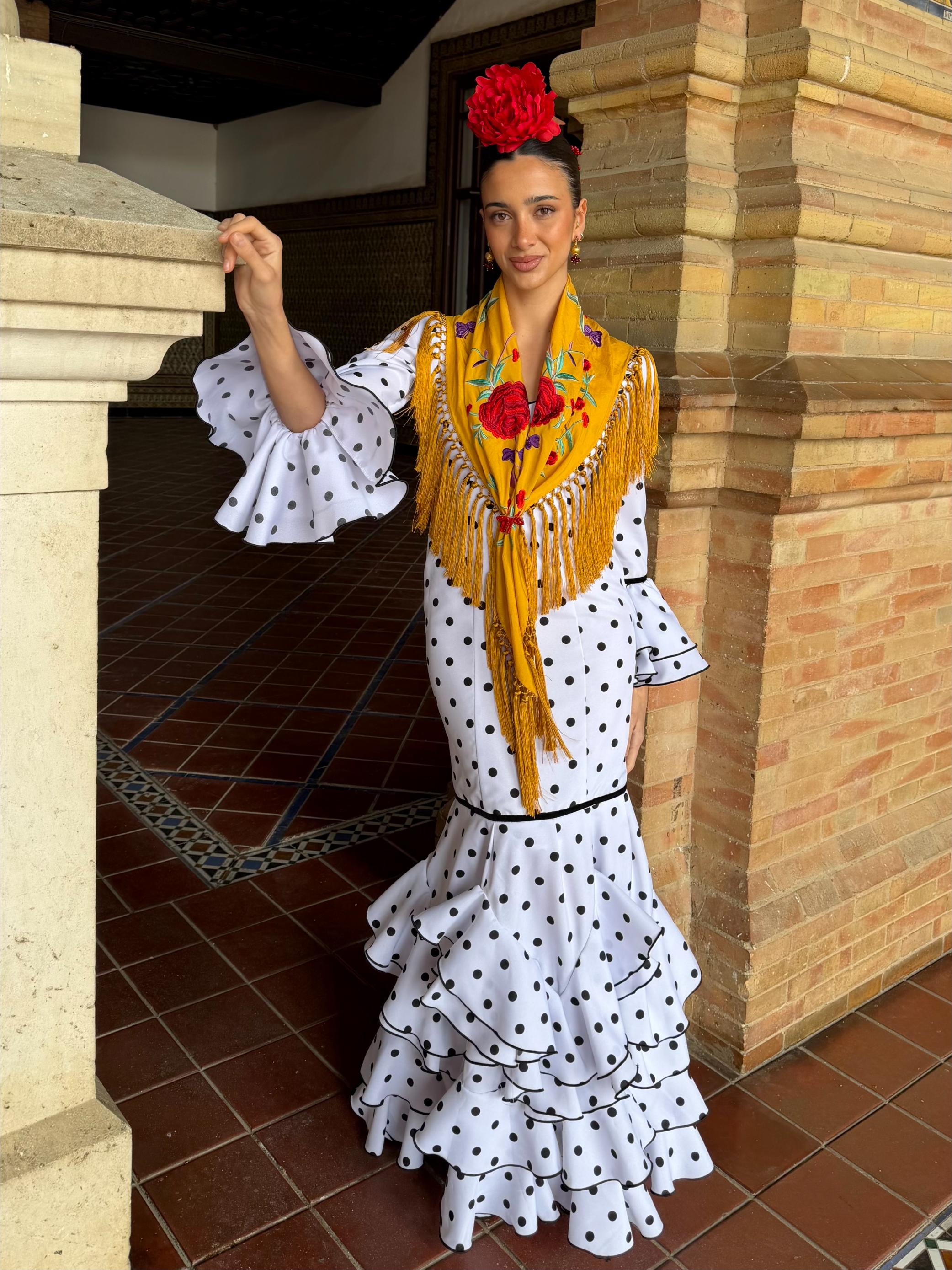Traje de flamenca volantes zig zag blanco lunar negro