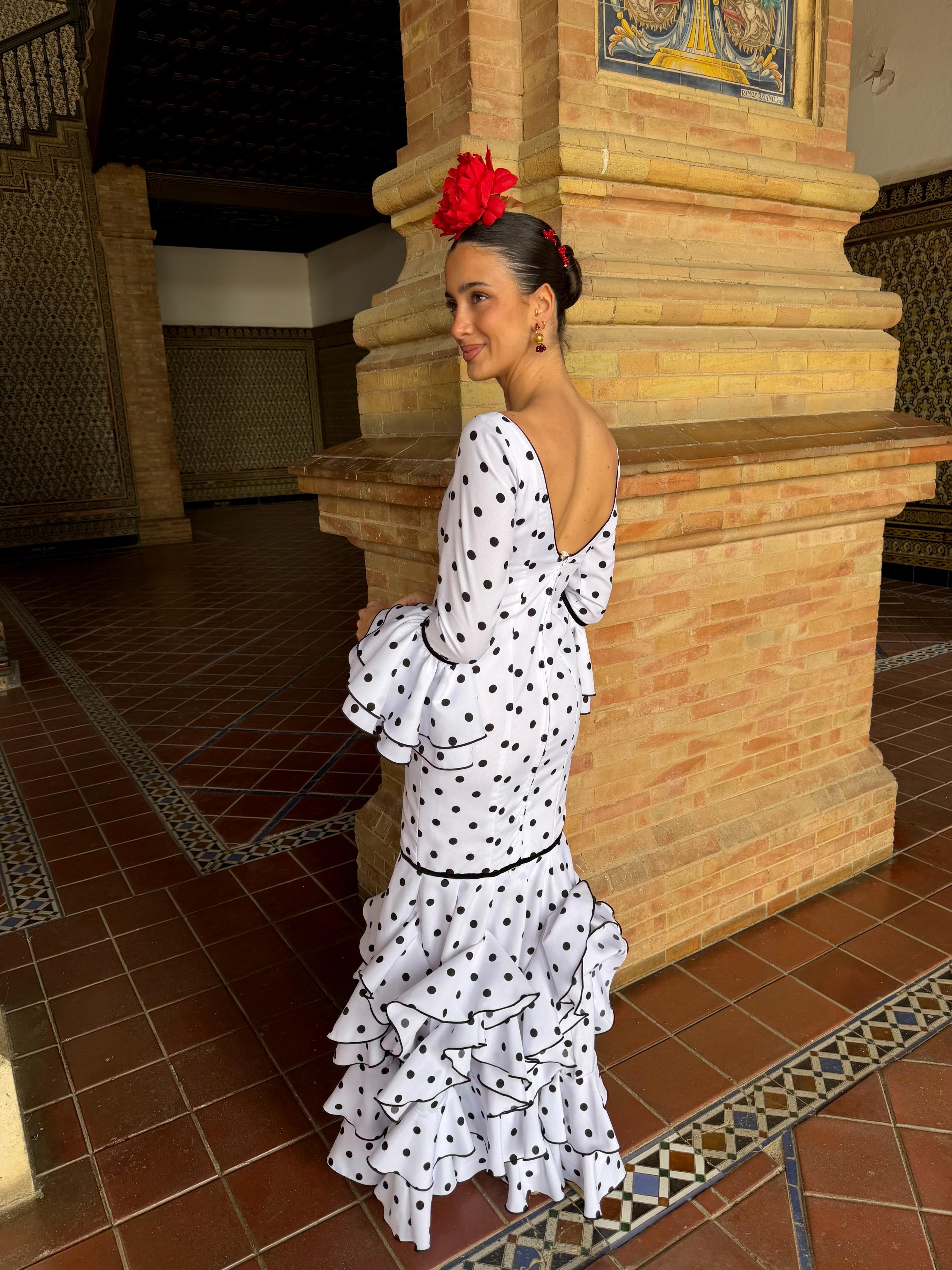 Traje de flamenca volantes zig zag blanco lunar negro