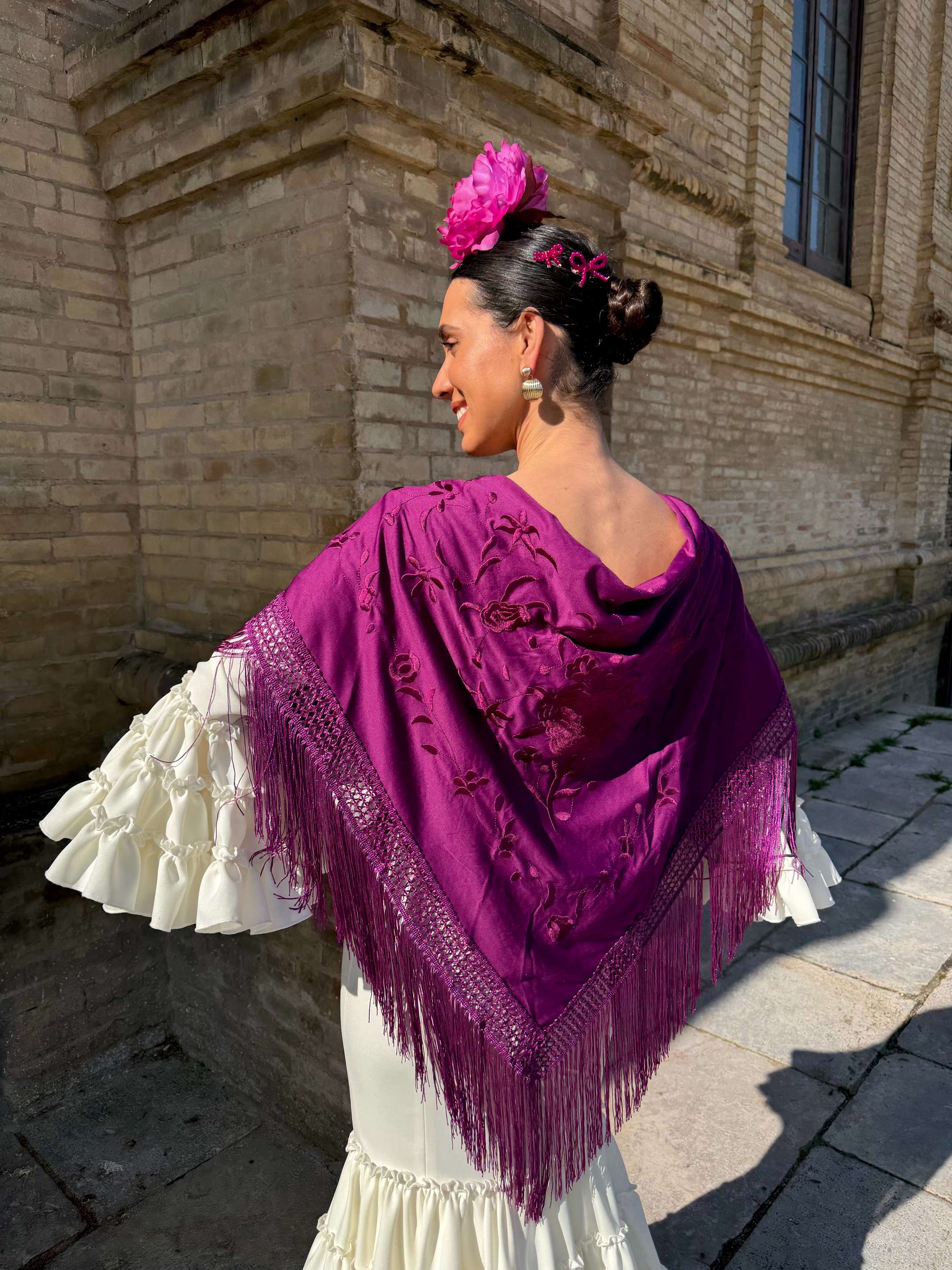 Mantón Bordado Berenjena Monocolor