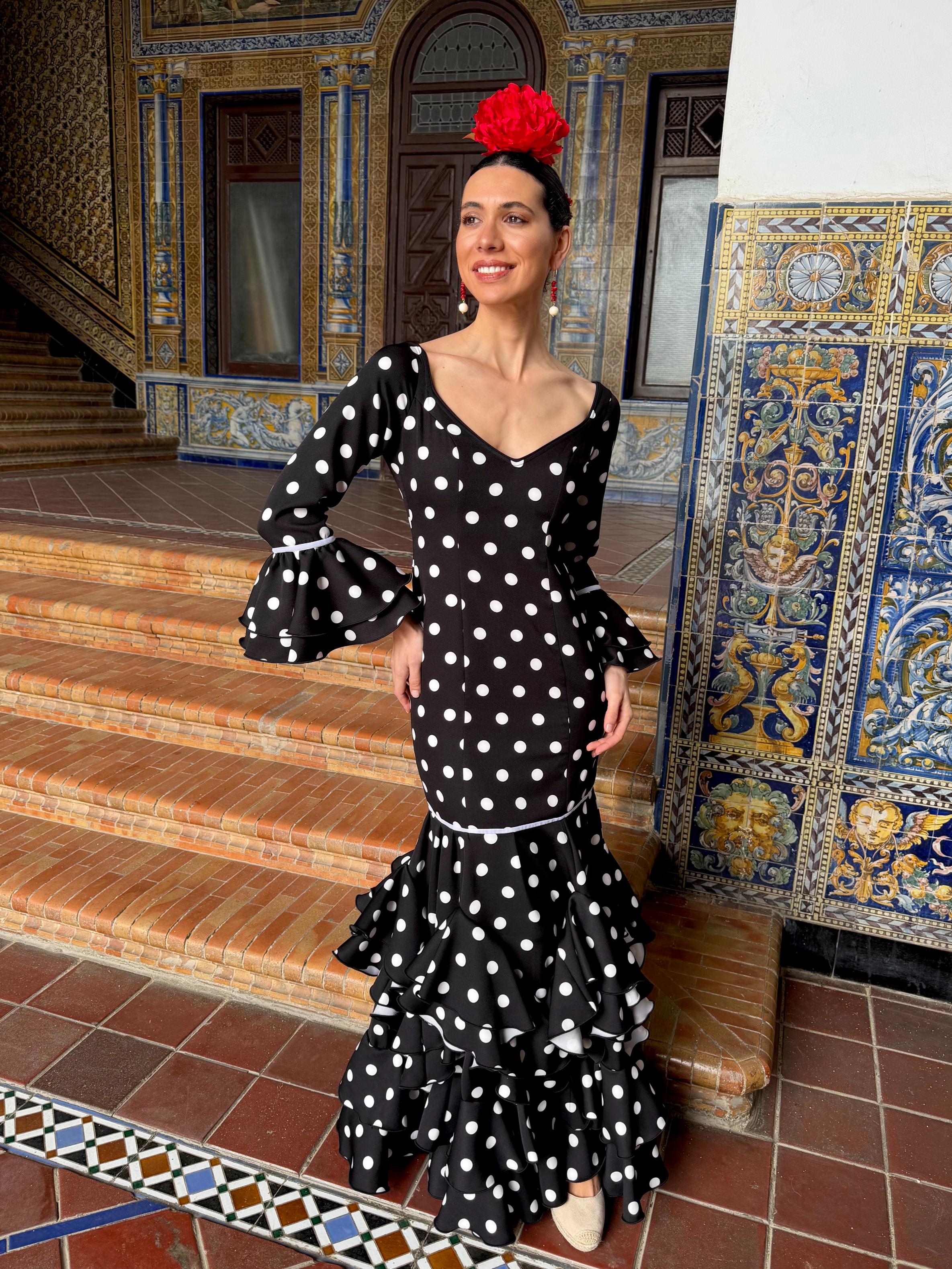 Traje de flamenca volantes zig zag negro lunar blanco