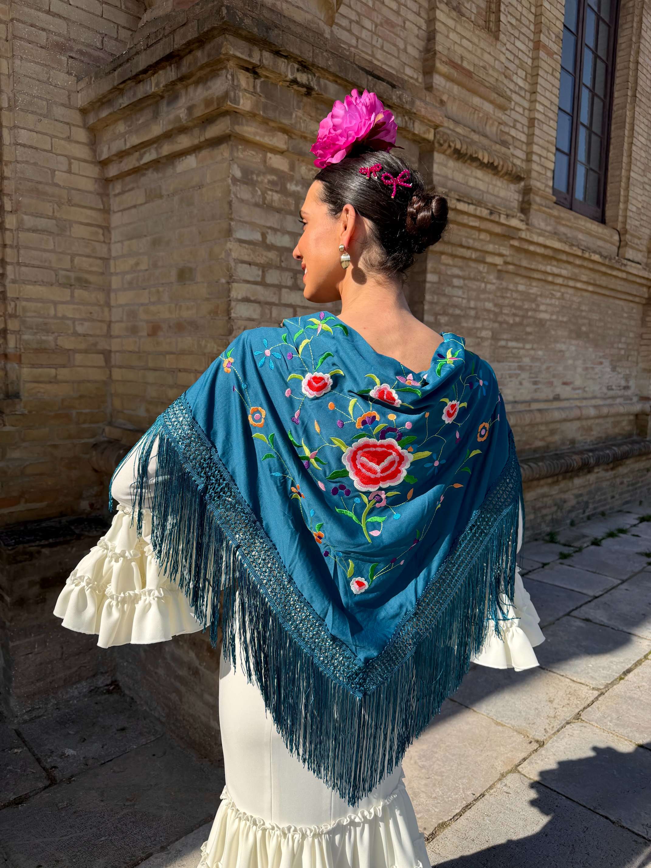 Manton Bordado Petróleo Flores de Colores