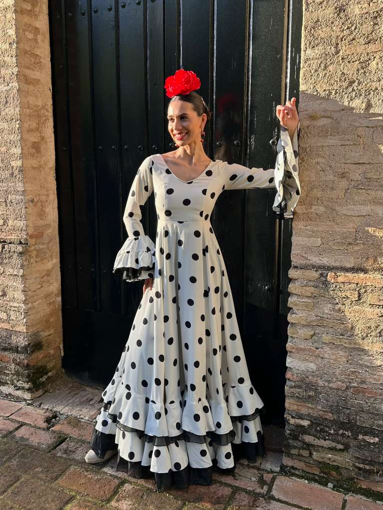 Bata Romería Adorno Tul Beige Lunar Negro