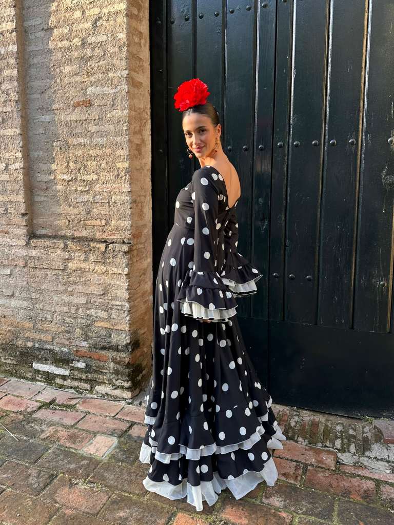 Bata Romería Adorno Tul Negro Lunar Blanco