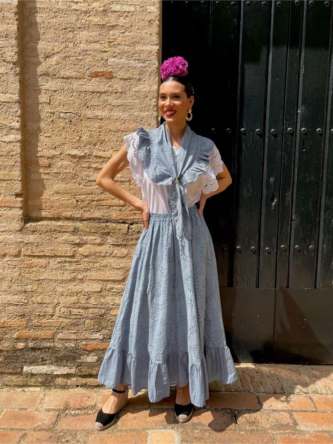 Falda de Romería Perforada Celeste