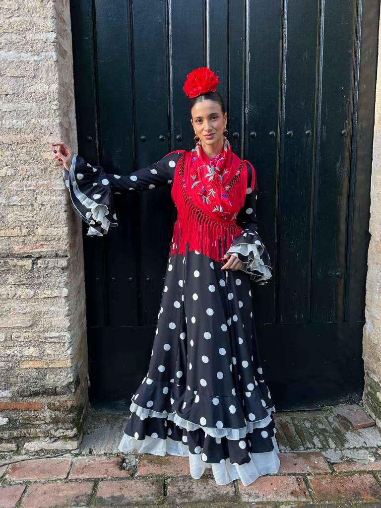 Bata Romería Adorno Tul Negro Lunar Blanco