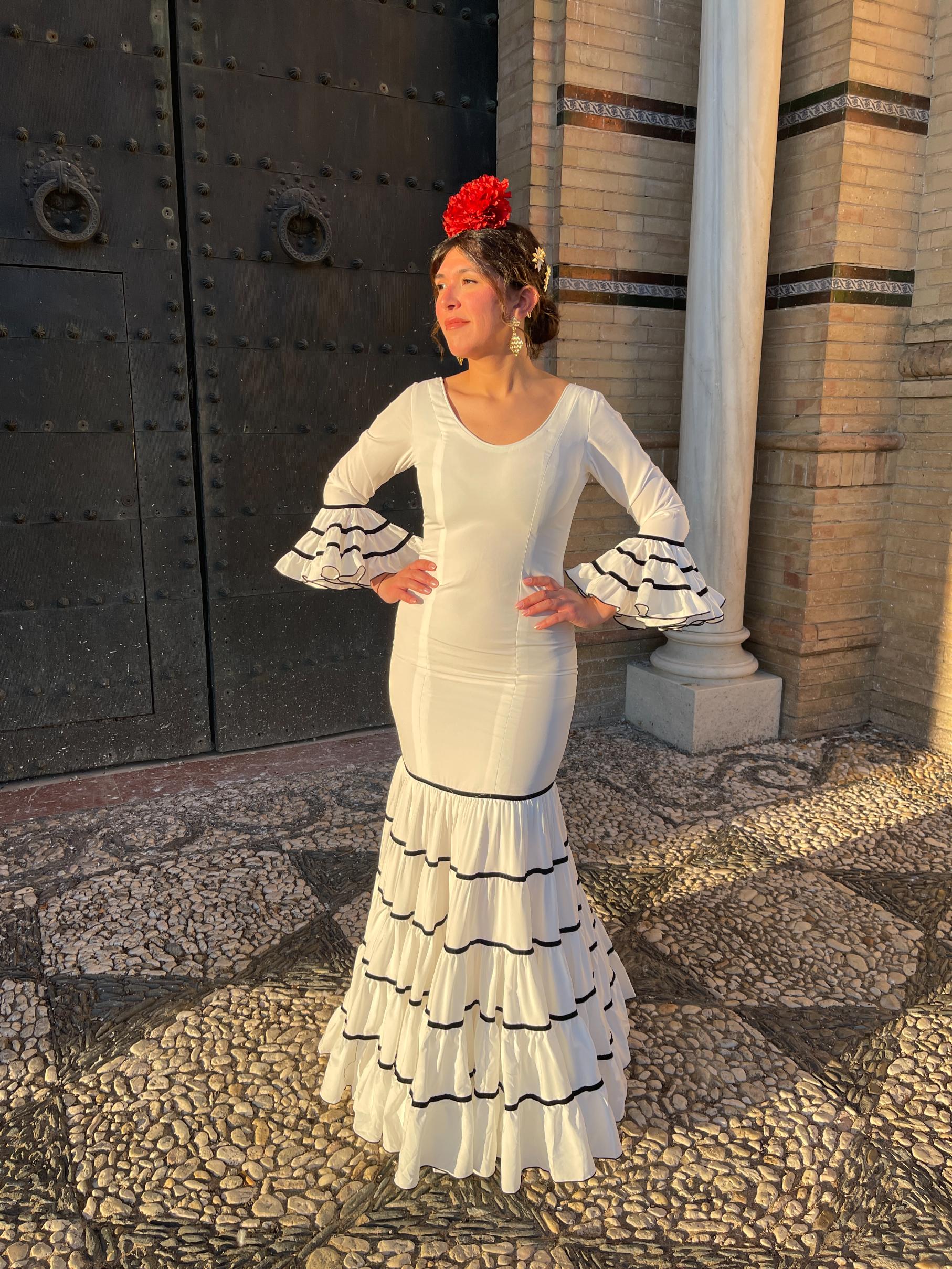 Traje Canastero de Flamenca Blanco Adorno Terciopelo Negro