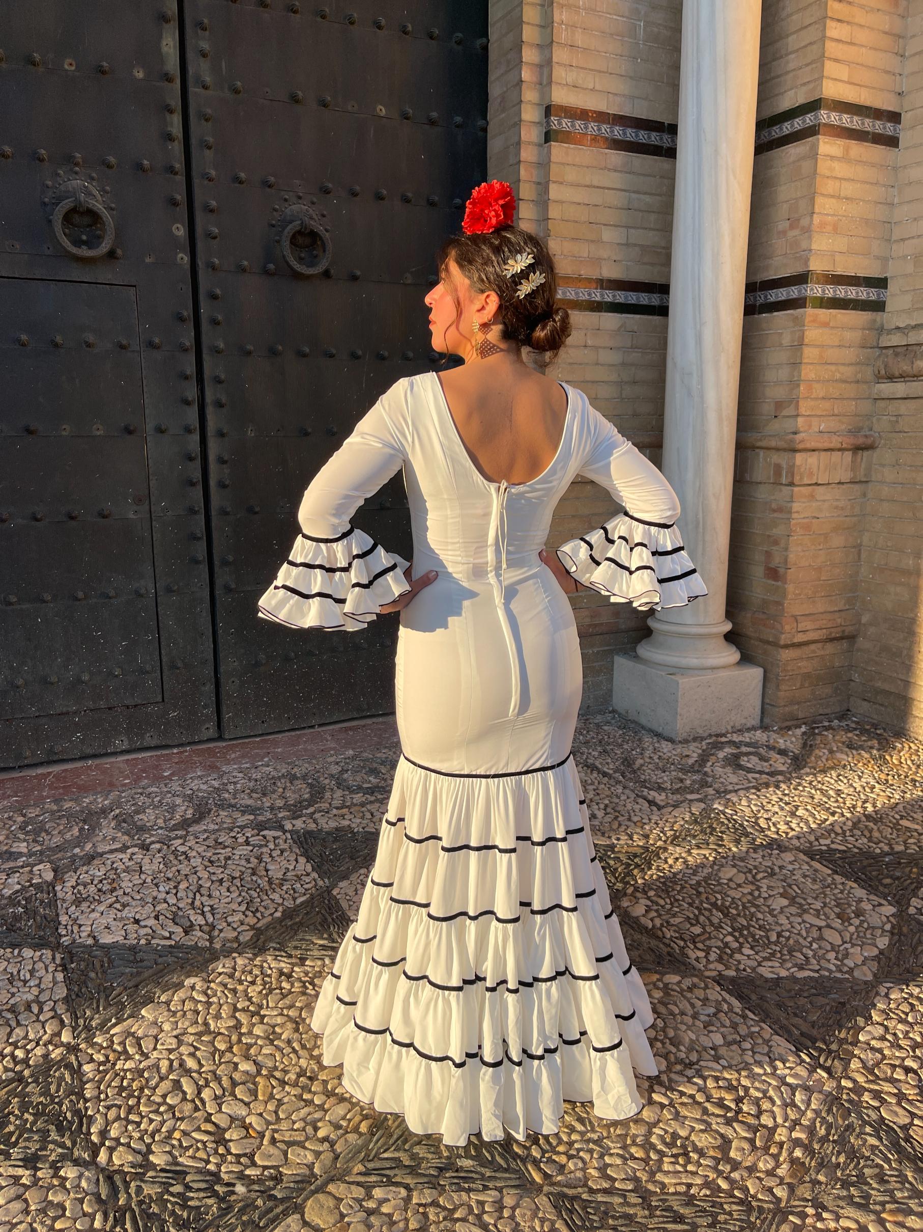 Traje Canastero de Flamenca Blanco Adorno Terciopelo Negro