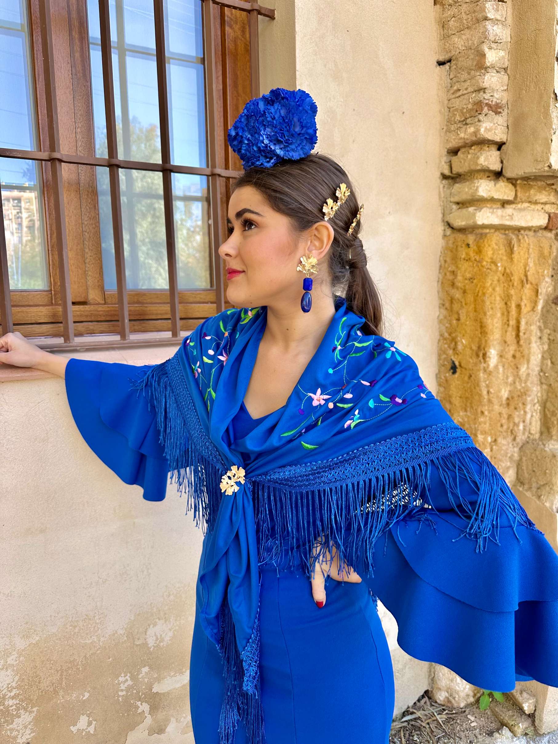 Mantón Bordado Azul Eléctrico Flores de Colores