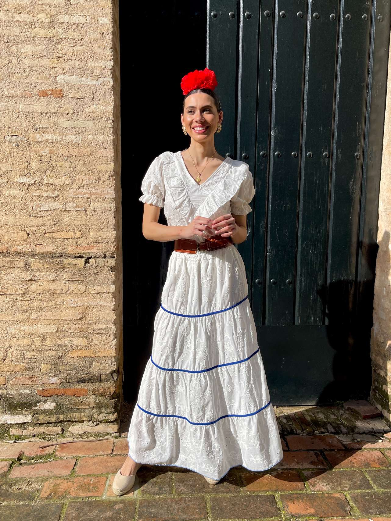 Falda de Romería Perforada con Cinta Azul