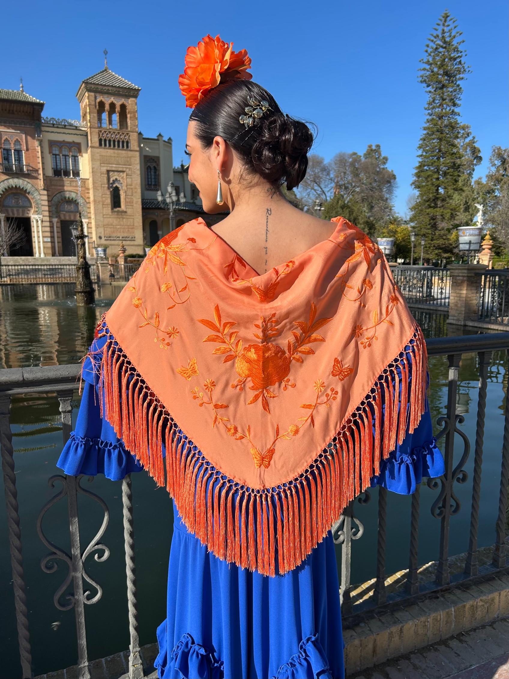 Mantoncillo 'Koralti' flecado en seda Mandarina Monocolor