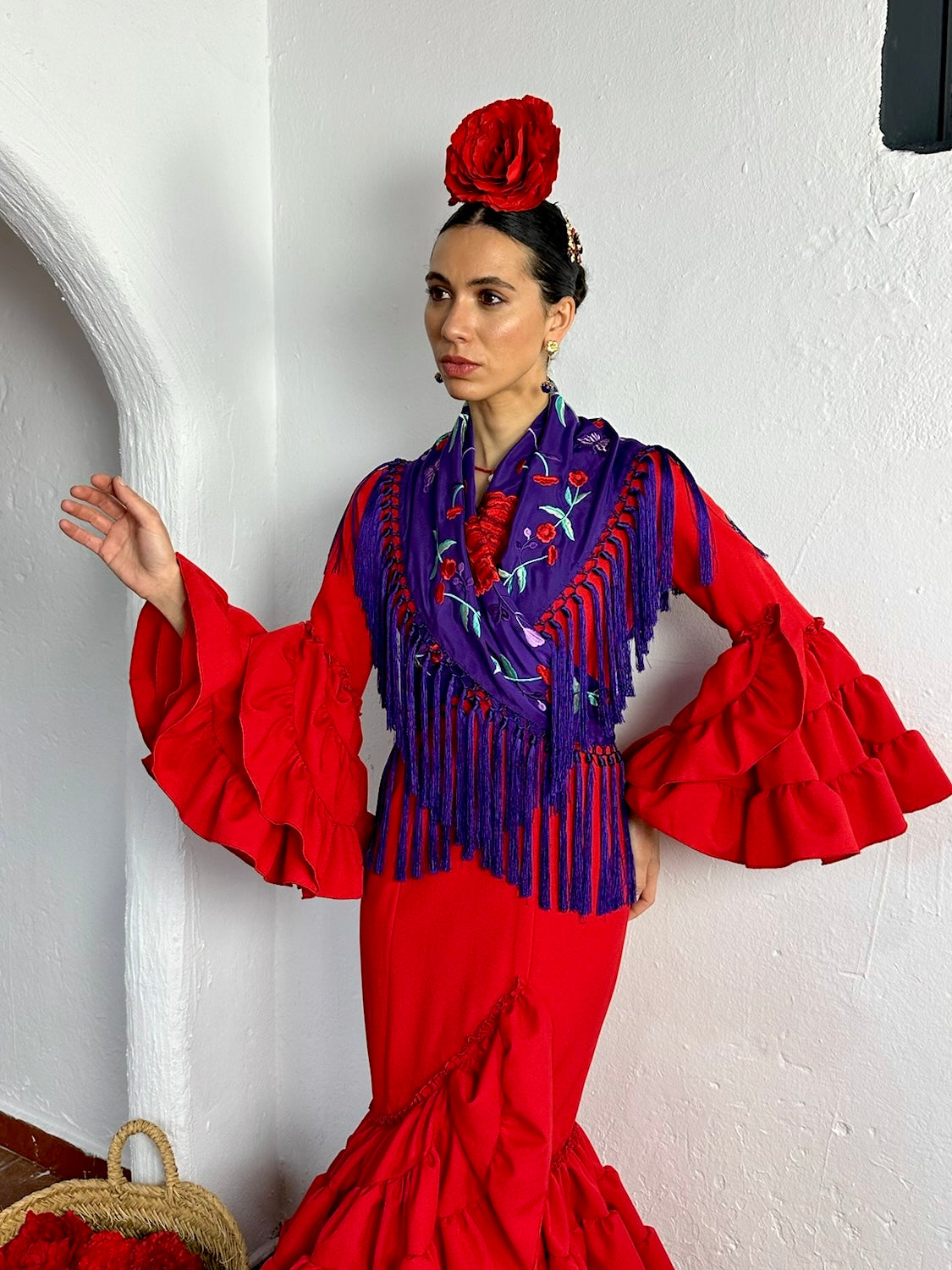 Mantoncillo 'Koralti' flecado en seda Morado con Flores Rojas