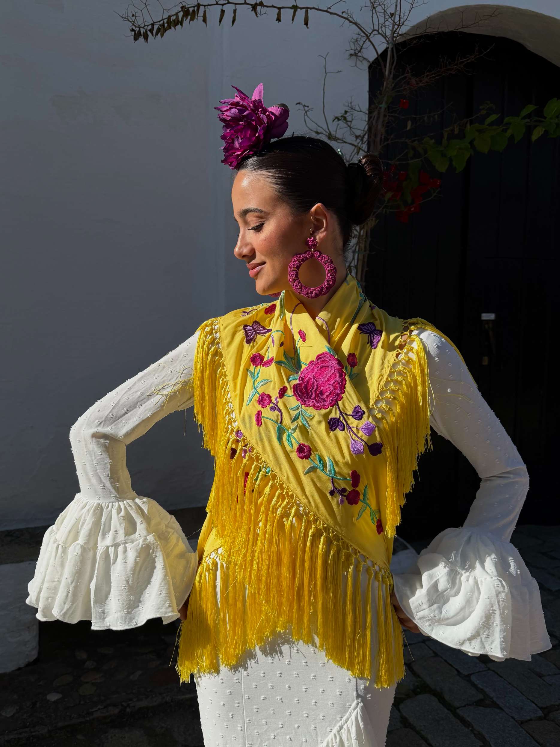 Mantoncillo de flamenca 'Koralti' Amarillo bordado Buganvilla