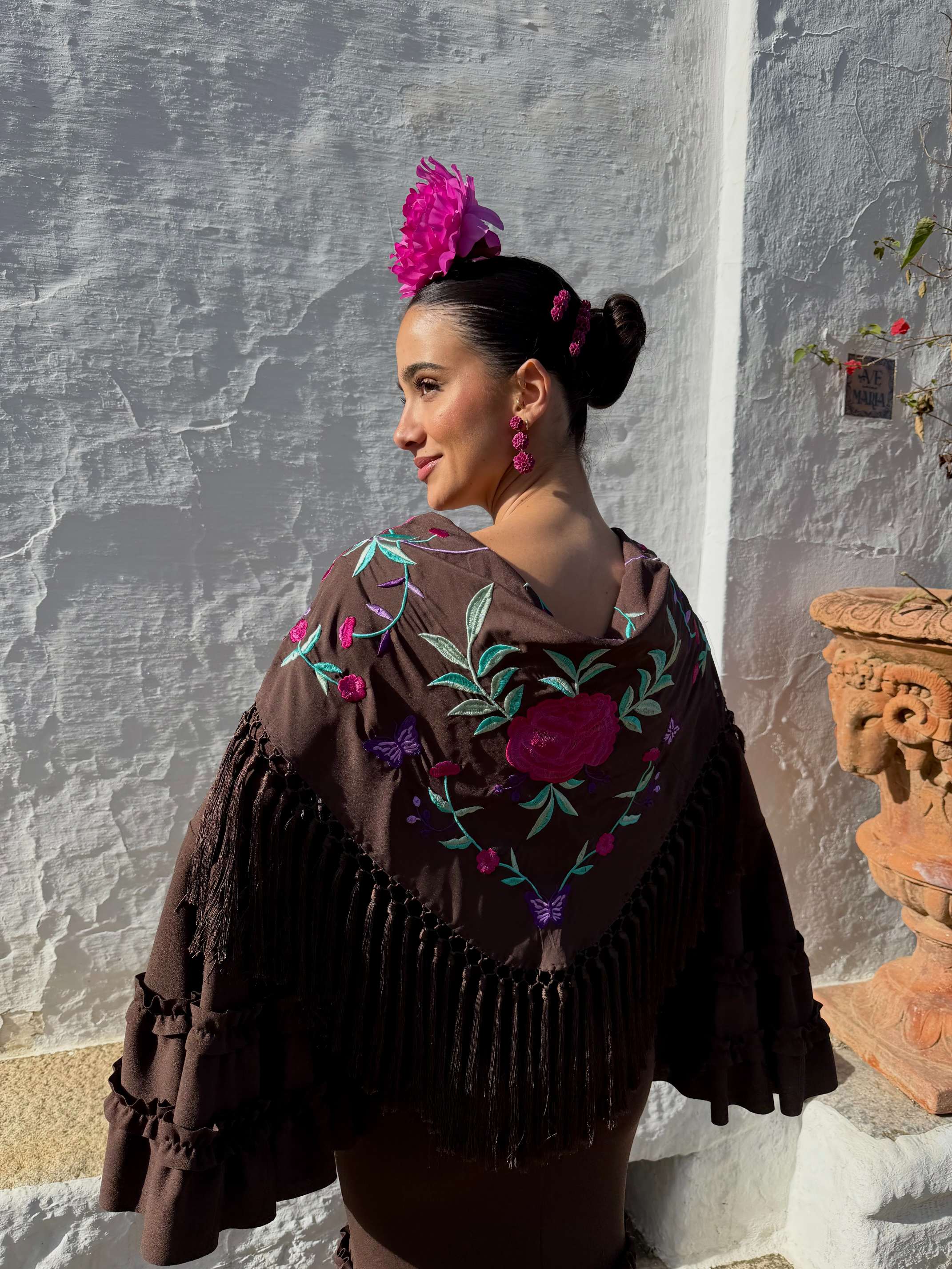 Mantoncillo de flamenca 'Koralti' Marrón Chocolate con Flores Buganvilla