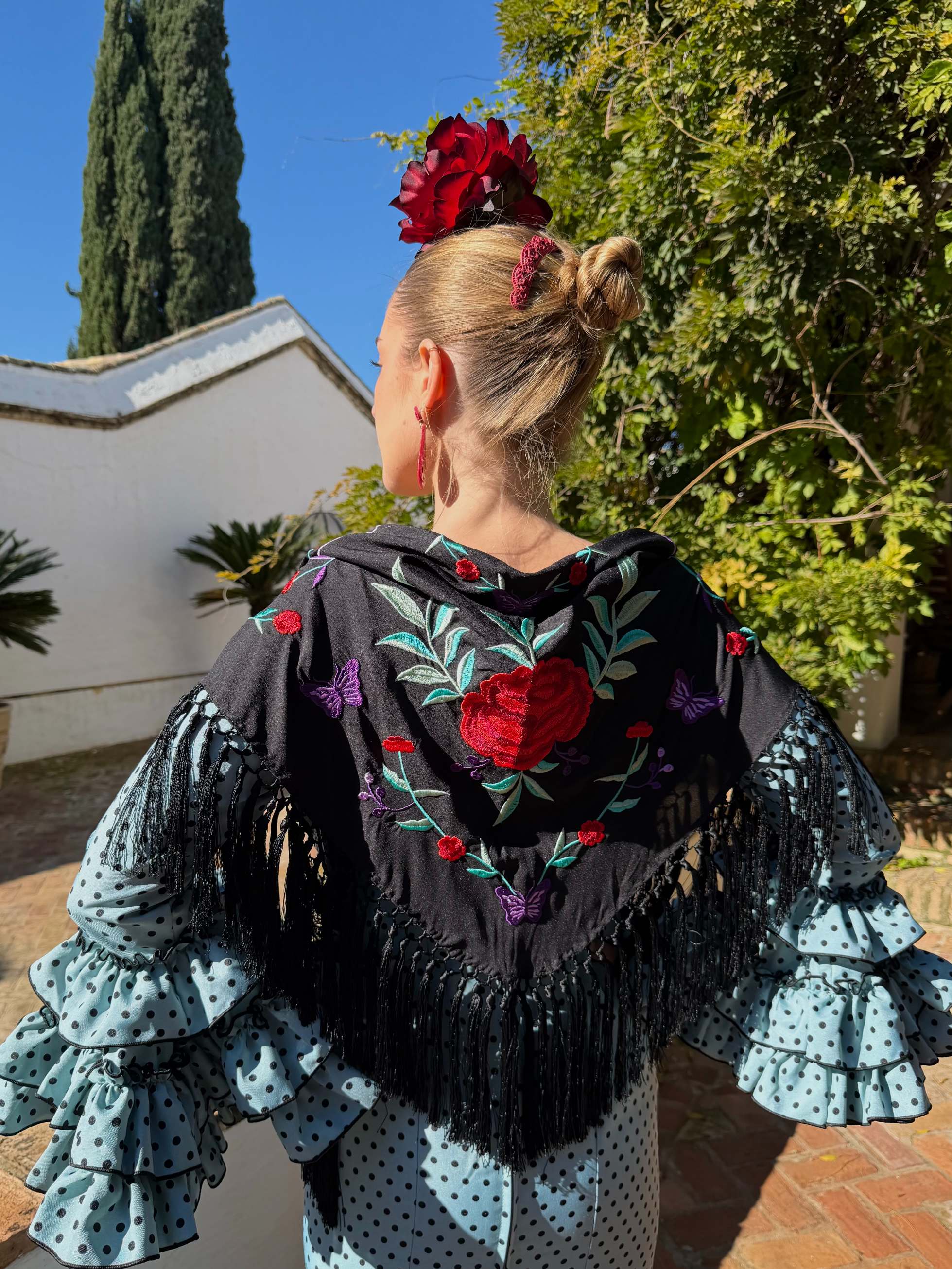 Mantoncillo de flamenca 'Koralti' Negro Flores Rojas