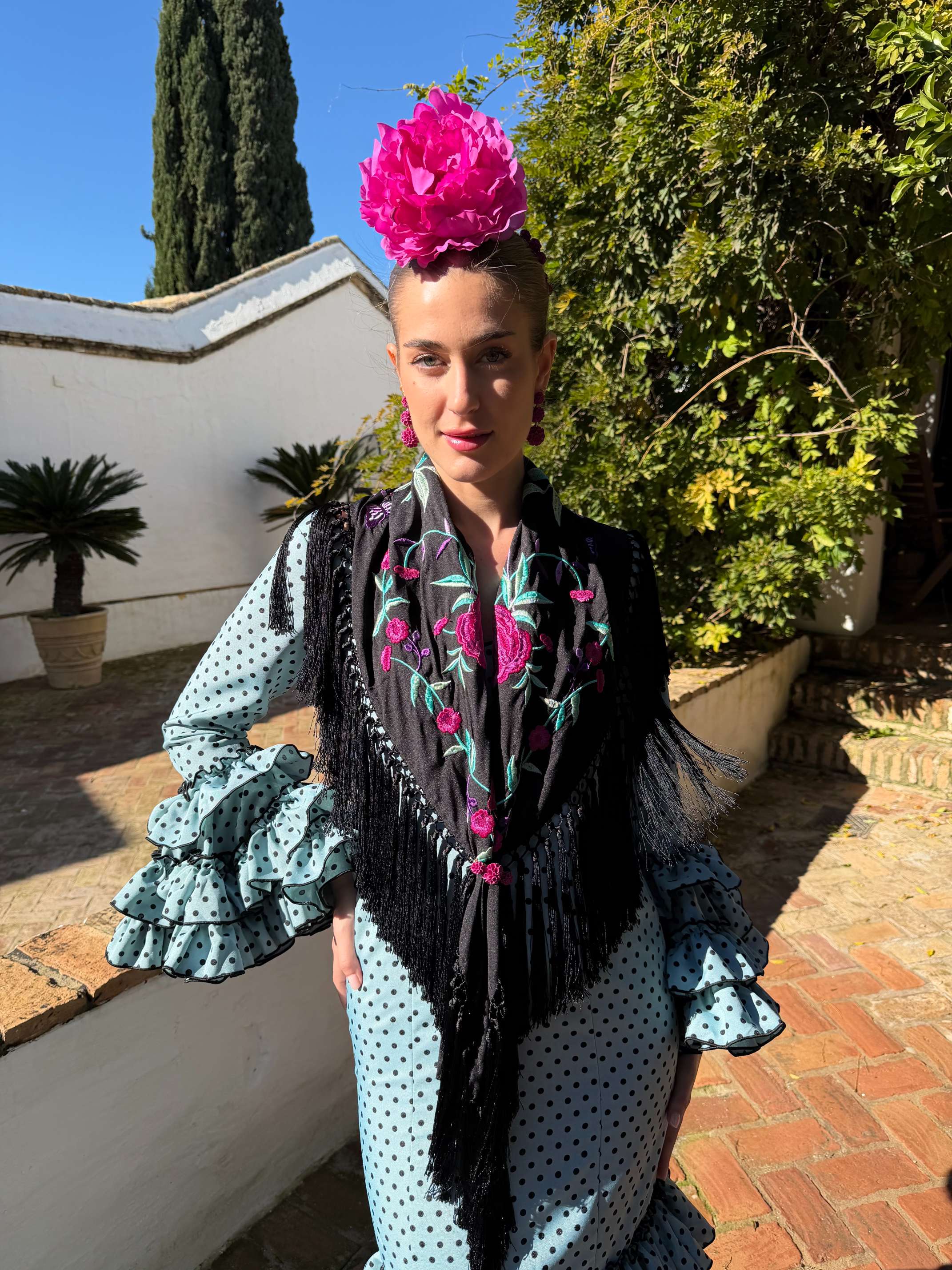 Mantoncillo de flamenca 'Koralti' Negro bordado Buganvilla