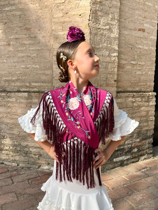 Mantoncillo  de niña flecado en seda Frambuesa con flores Rosas