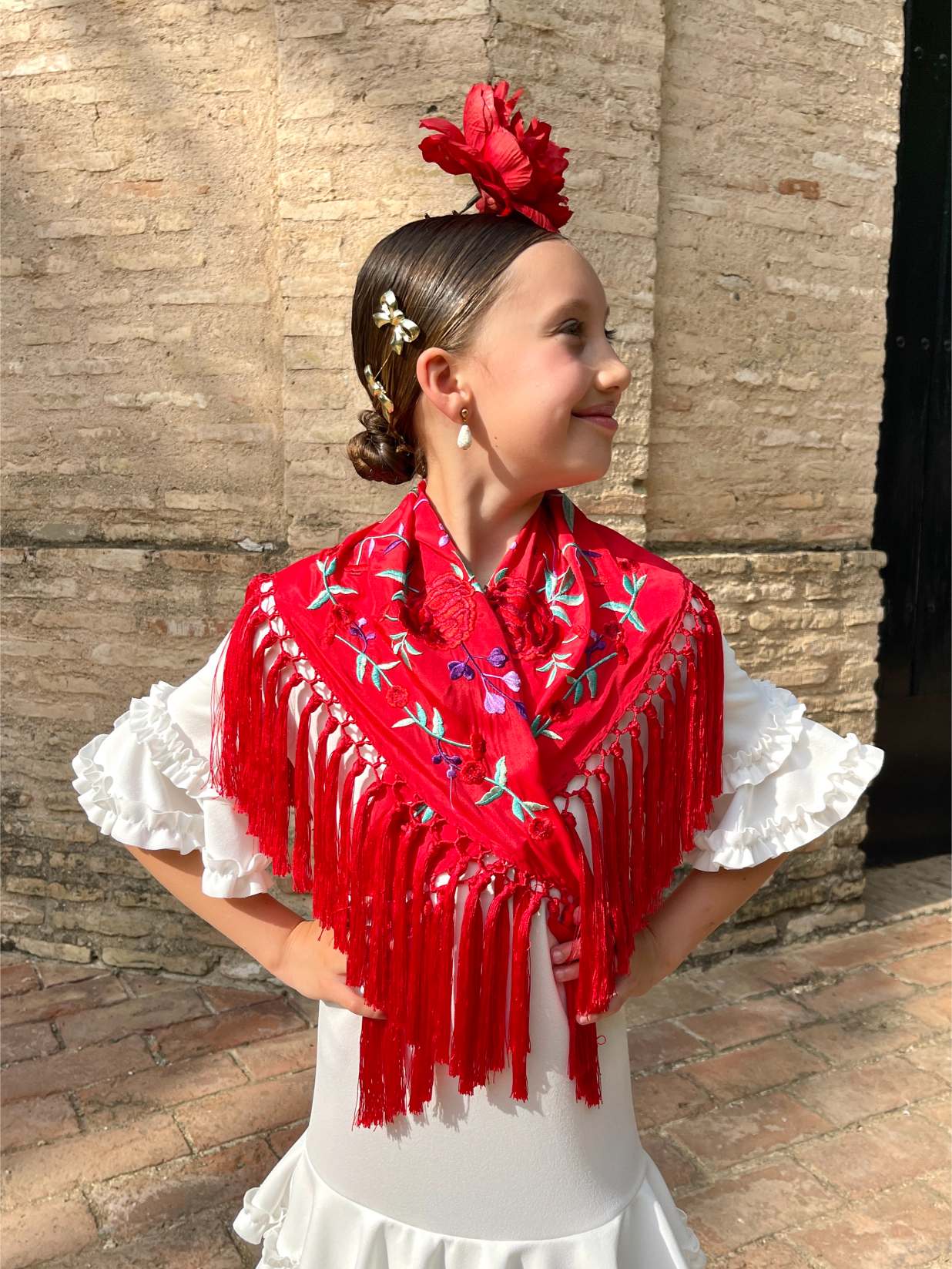 Mantoncillo de niña flecado en seda Rojo flores Rojas