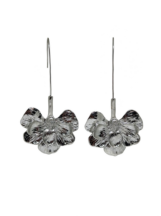 Pendientes de flor plateada