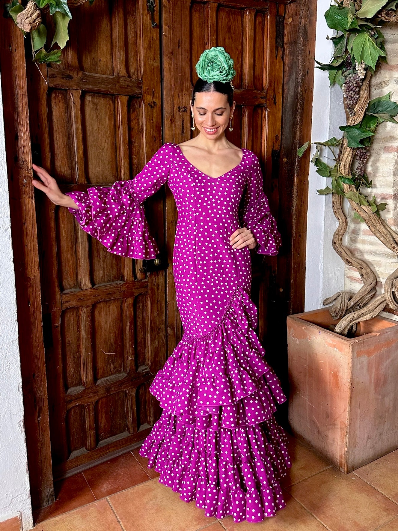 Traje de Flamenca Strech Volante Buganvilla con Lunar Blanco
