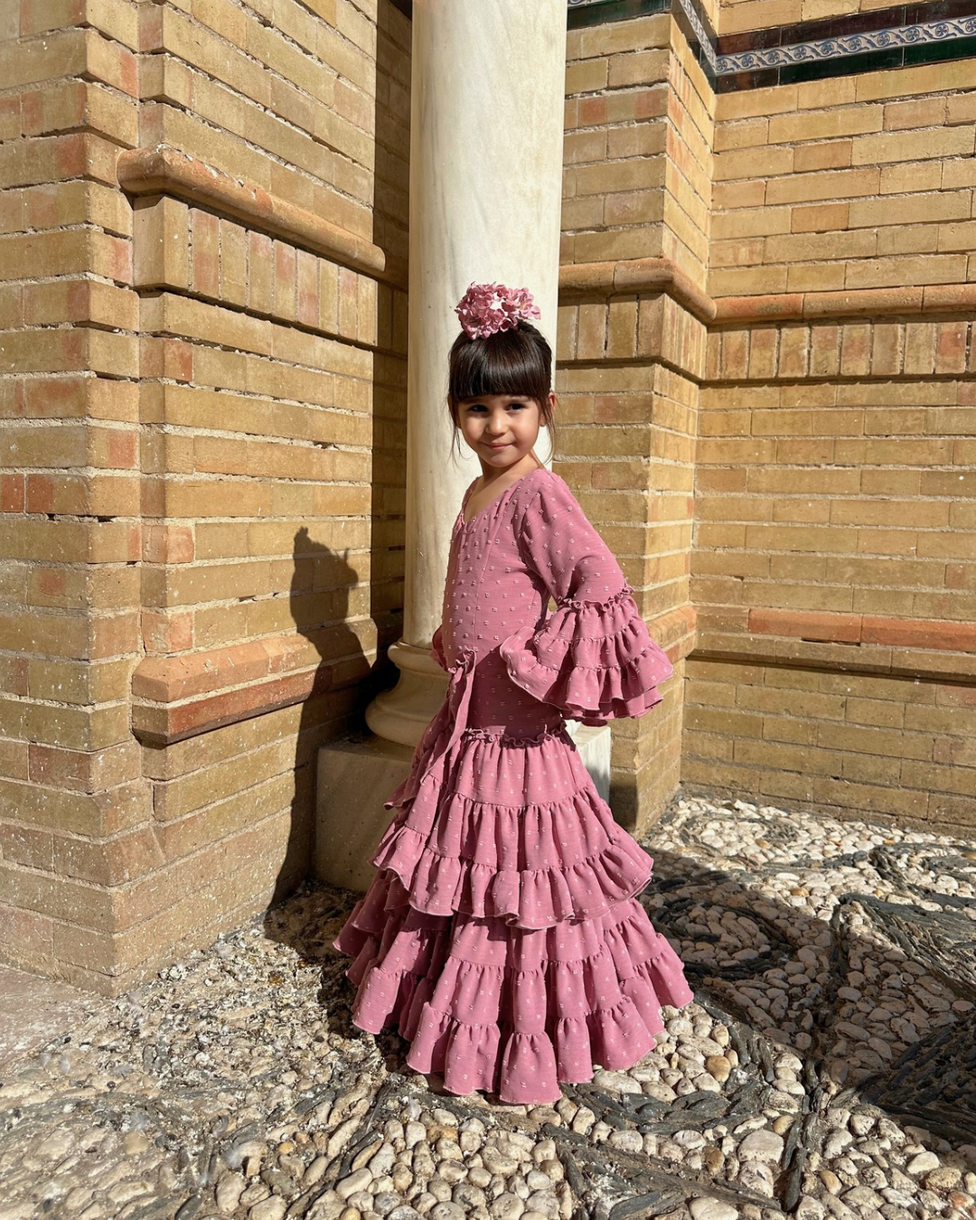 Traje de Flamenca rosa maquillaje plumeti niña
