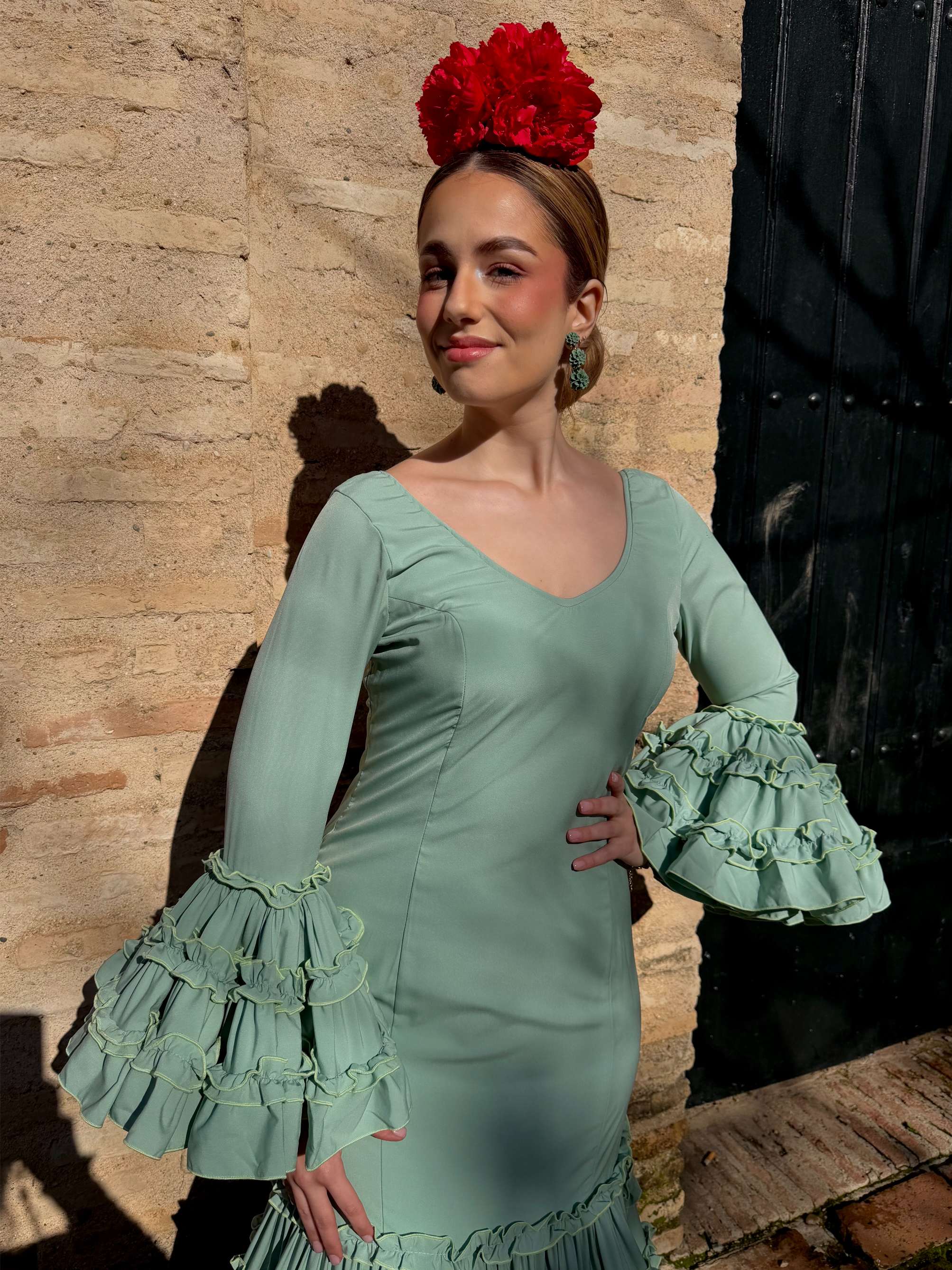 Traje de flamenca con corte canastero y adorno jabonoso