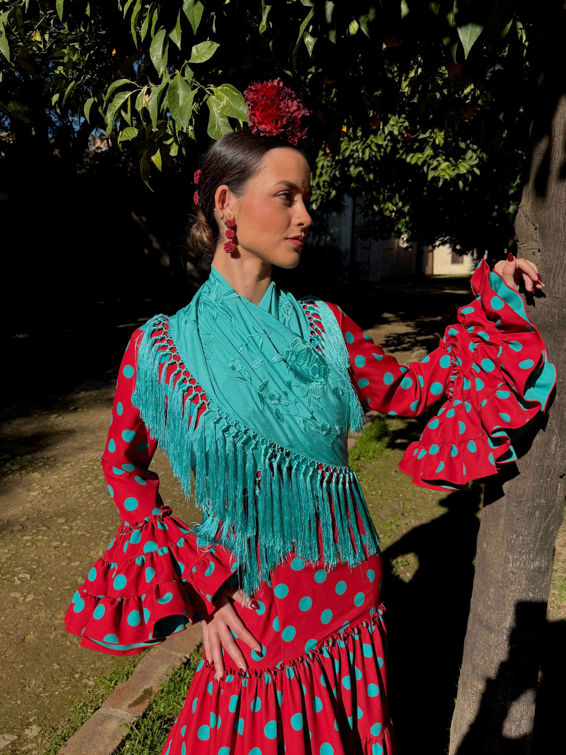 Traje flamenco burdeos con lunares agua marina