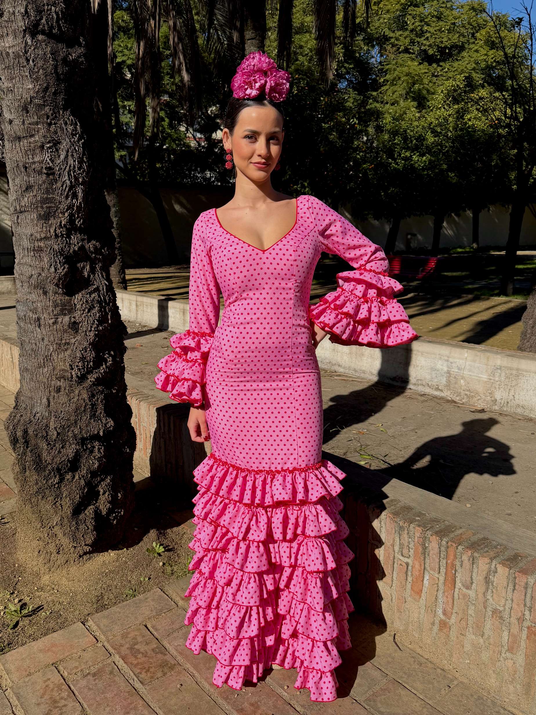 Traje de flamenca rosa estilo clásico burdeos