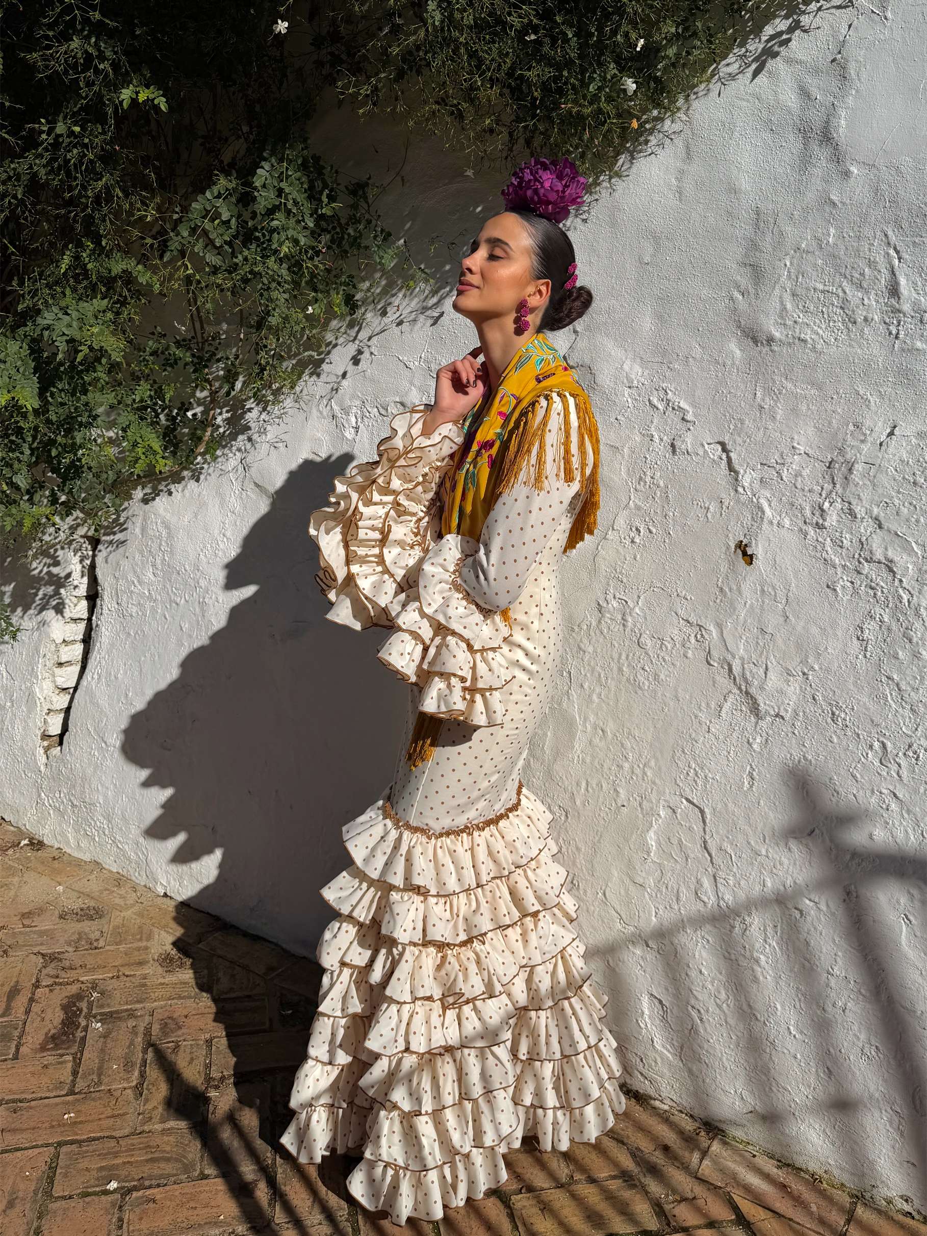 Traje de flamenca Beige 7 volantes con lunar camel