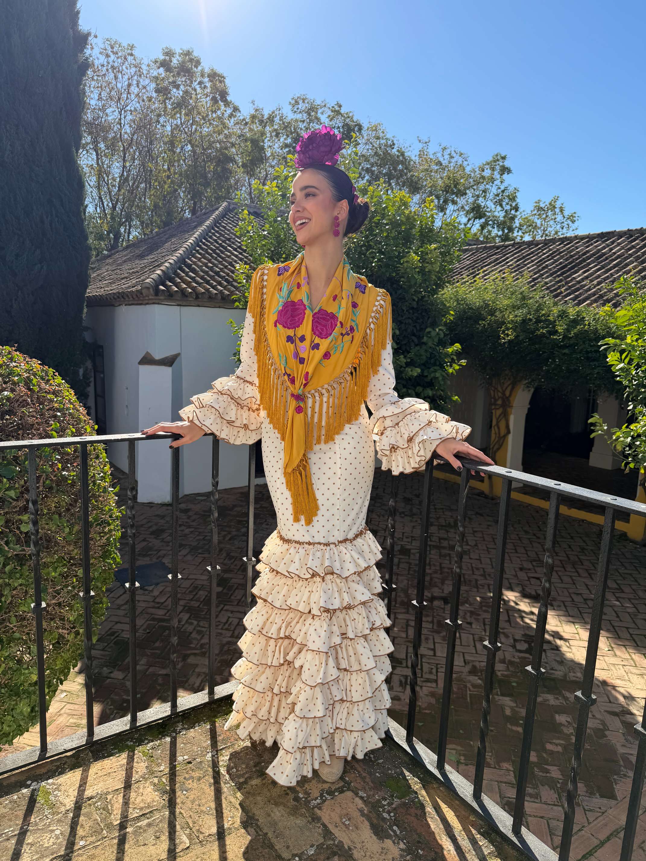 Traje de flamenca Beige volantes con lunar camel