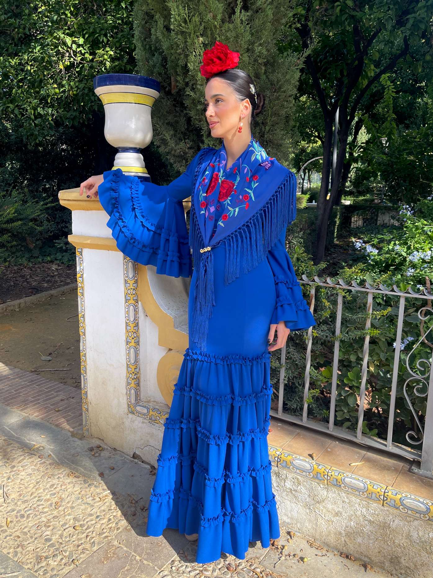Traje de flamenca adorno plisado azul electrico