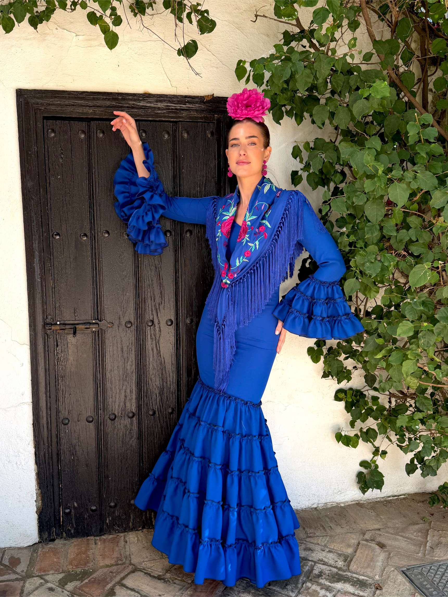 Traje de flamenca azul canastero con repulgo oscuro