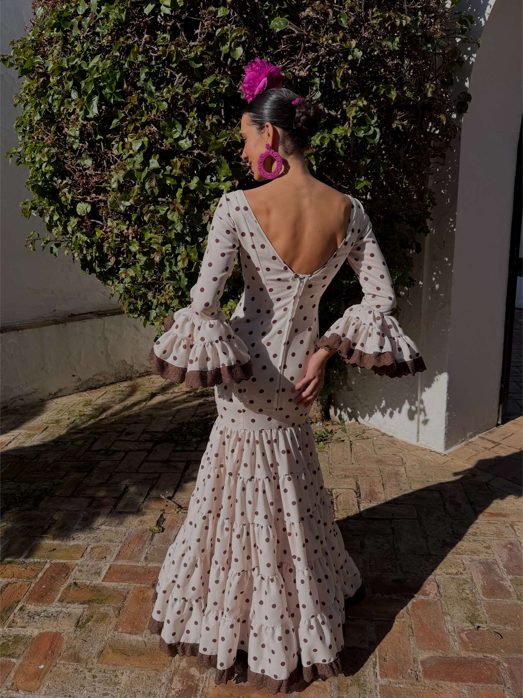 Traje de flamenca canastero beige y lunar marron