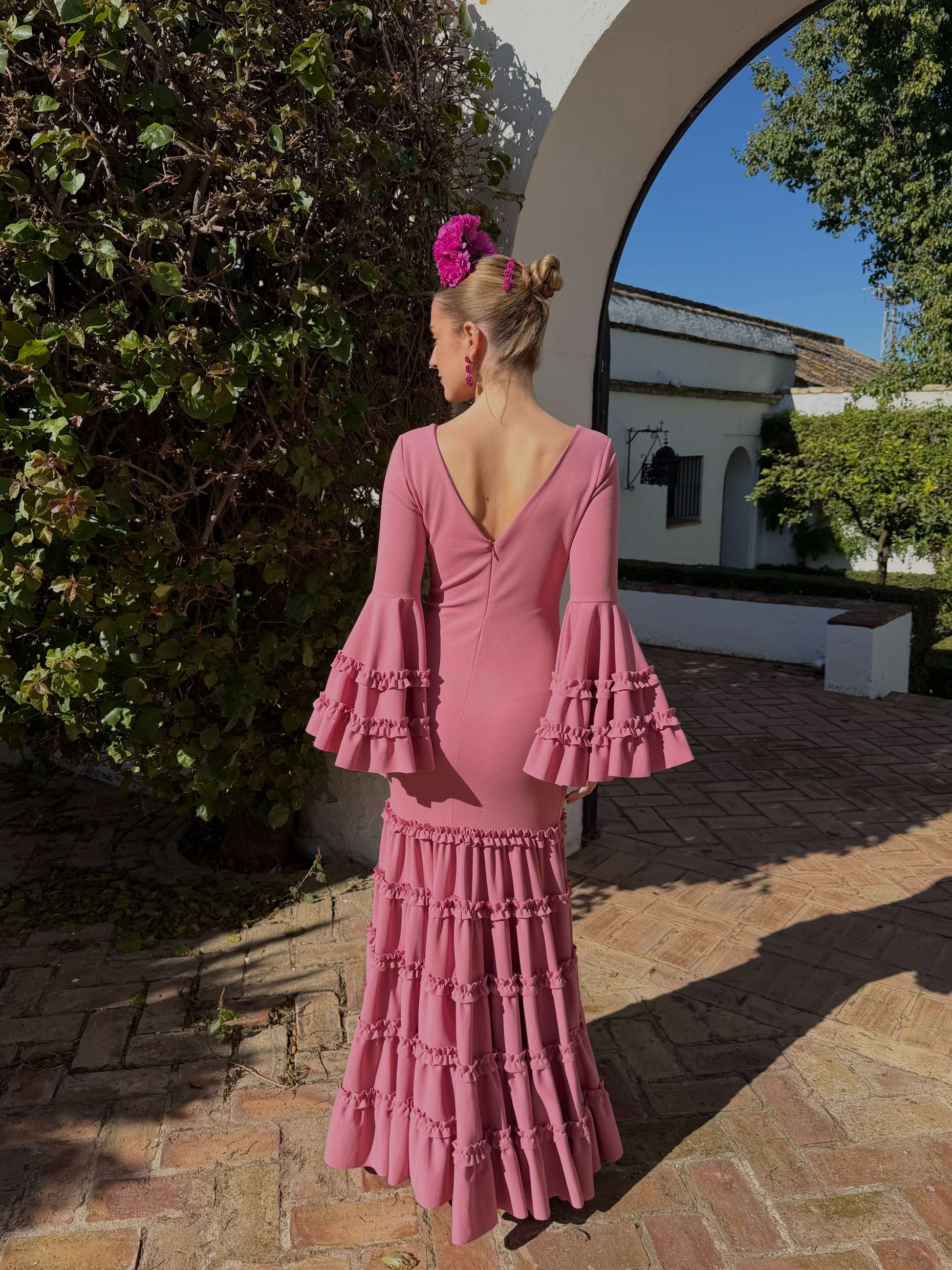 Traje de flamenca canastero económico rosa maquillaje