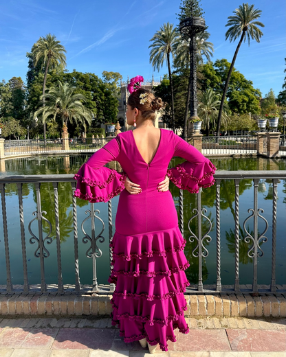 Traje tradicional de flamenca volantes buganvilla