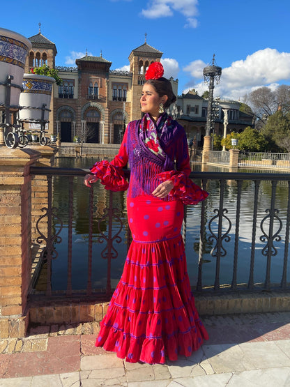 Traje canastero de flamenca rojo con lunares morados y terciopelo