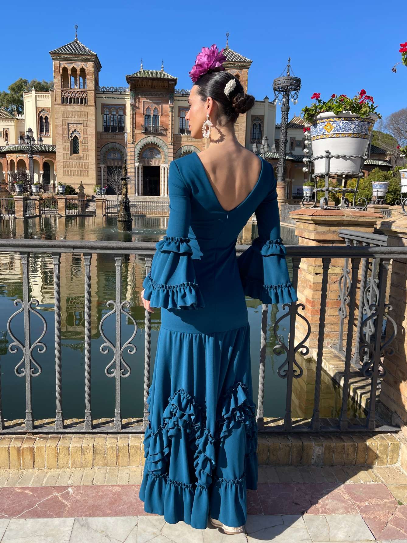 Traje de Flamenca Tendencia Falda Picos Petroleo por detras