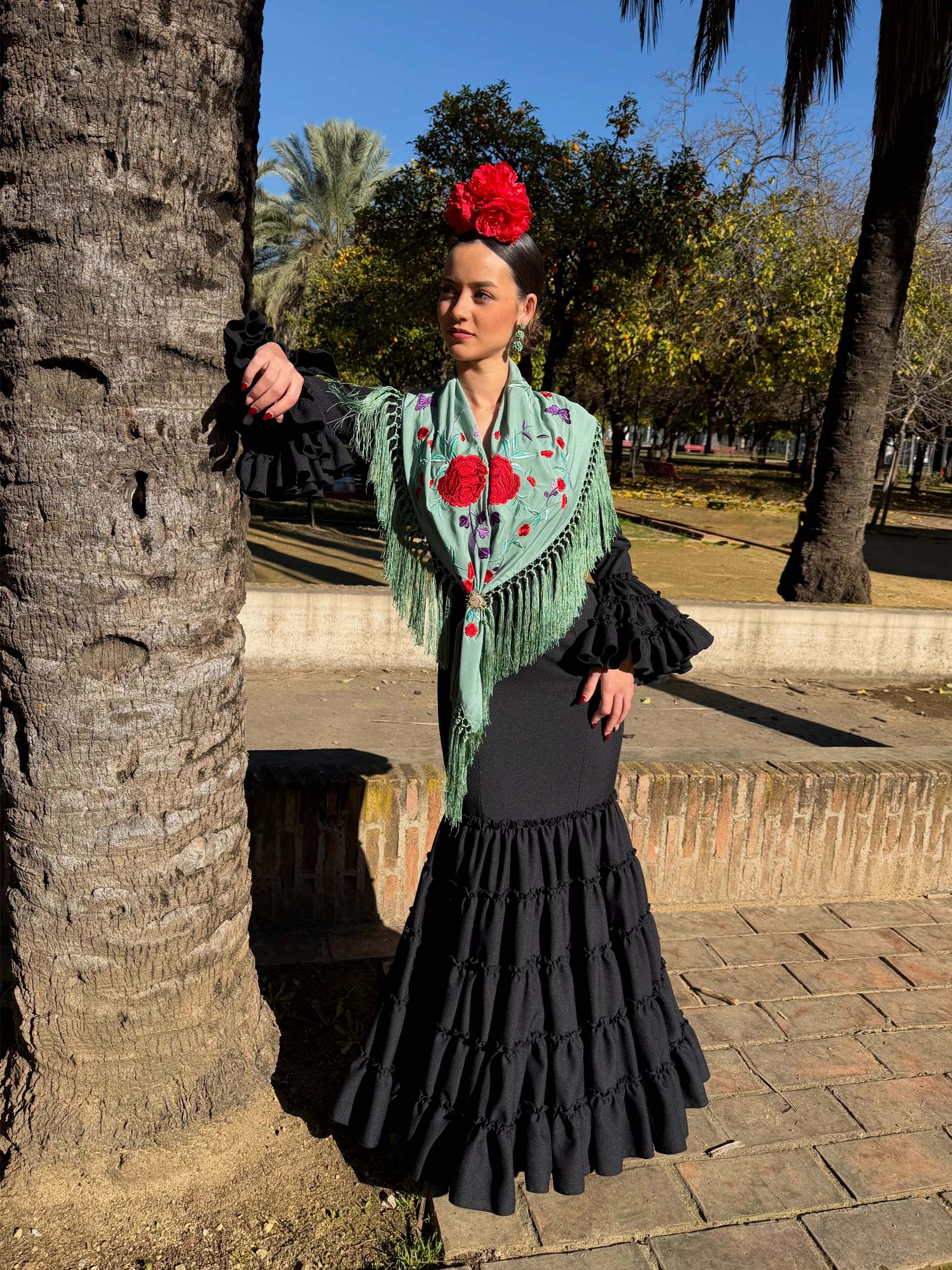 Traje de flamenca negro canastero con repulgo oscuro