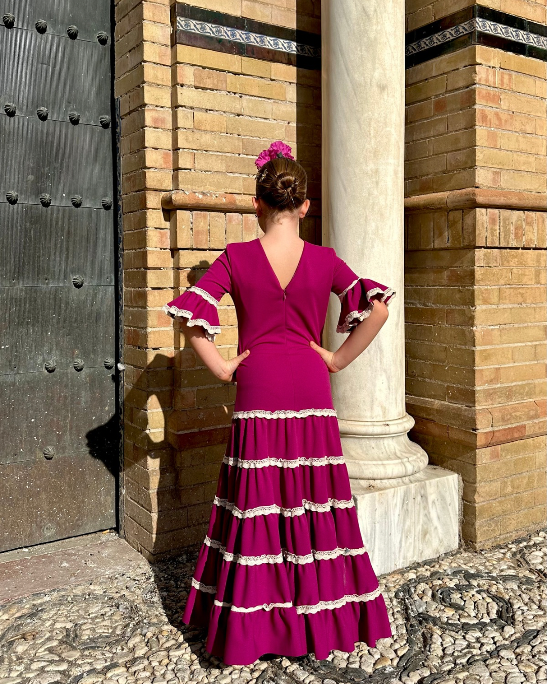 Vestido de flamenca buganvilla para niña estilo canastero con encaje