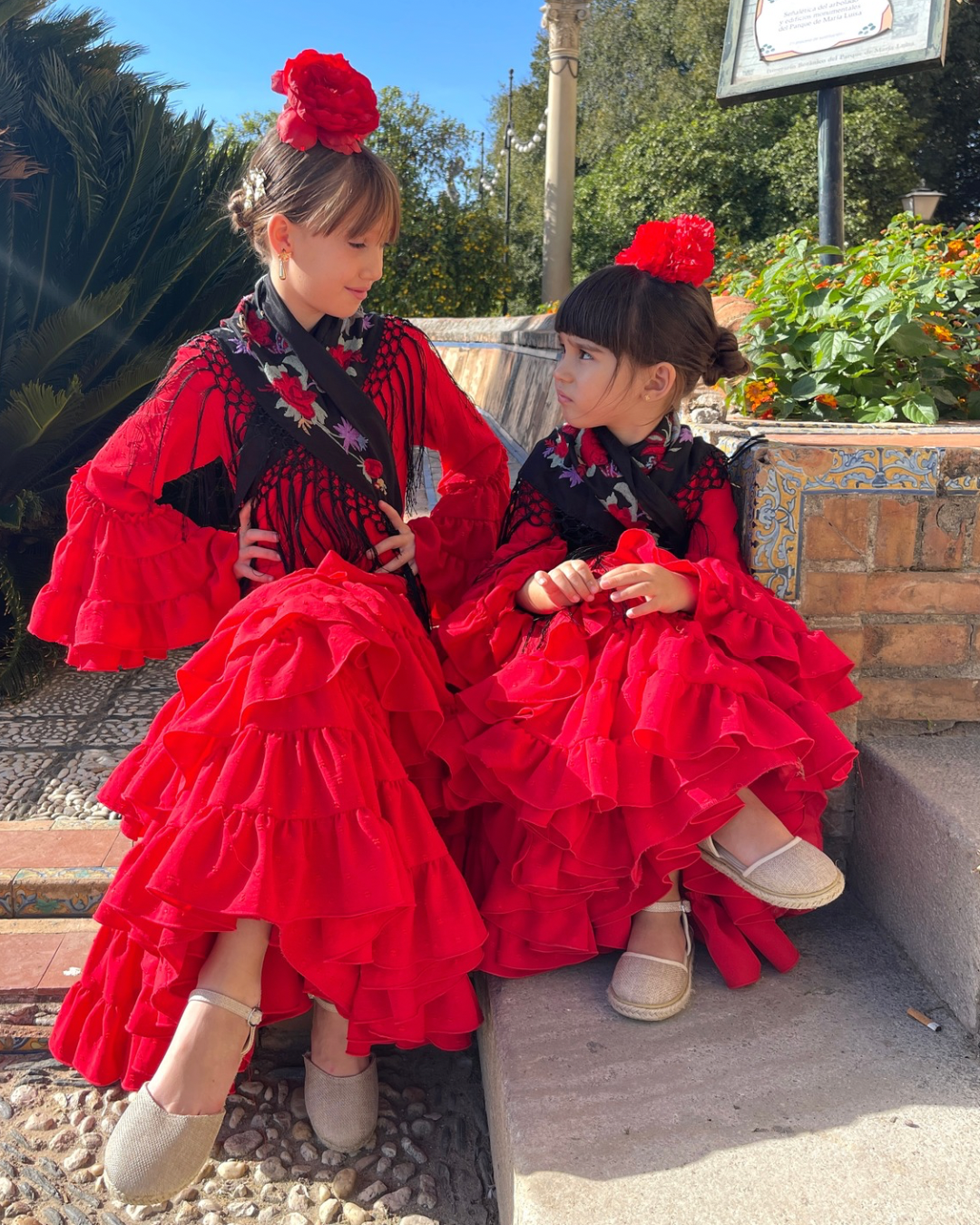 Vestido de flamenca de plumeti de color rojo para niña