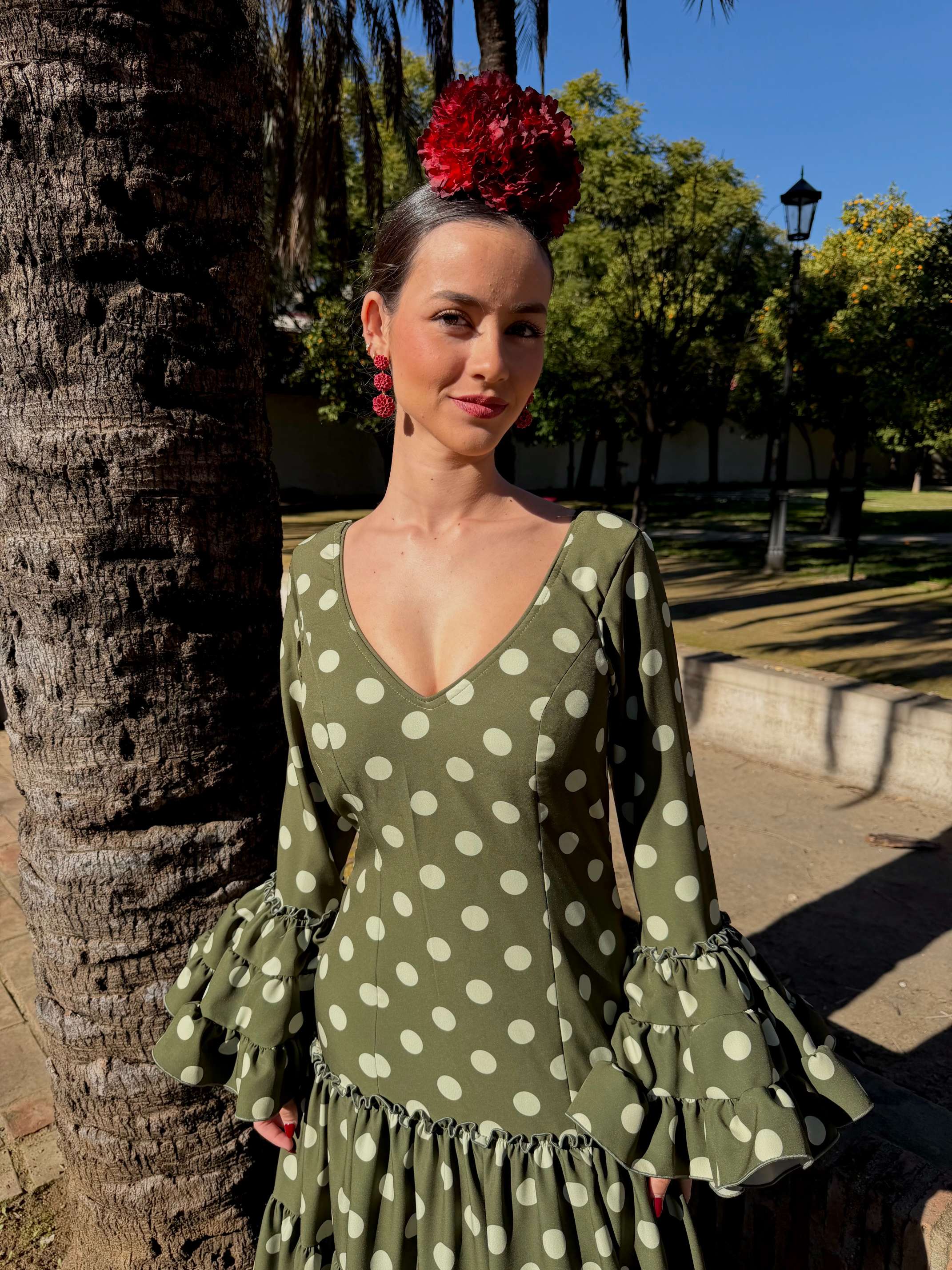 Traje de flamenca 2026 verde con corte canastero