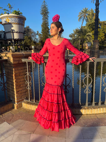 Vestido canastero flamenco coral de lunares rojos y detalles en terciopelo