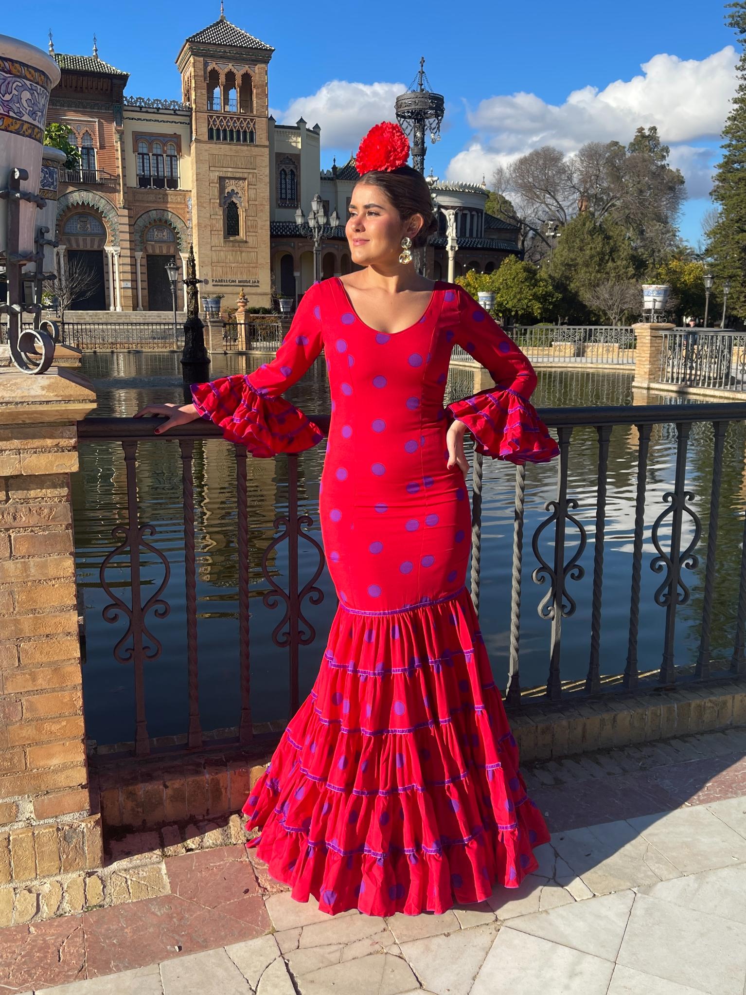 Vestido canastero flamenco rojo de lunares morados y detalles en terciopelo