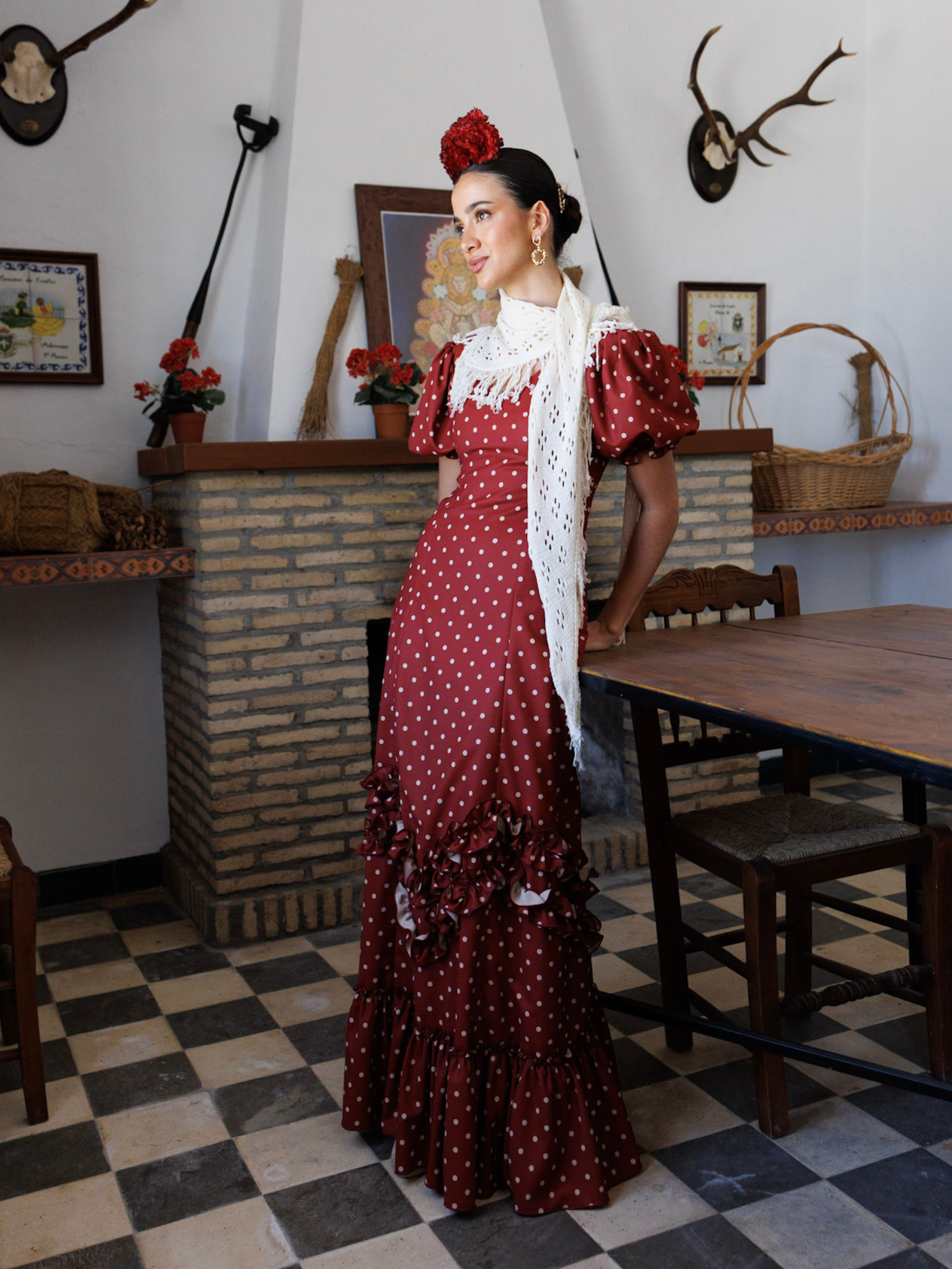 Bata flamenca rociera artesanal con estampado de lunares