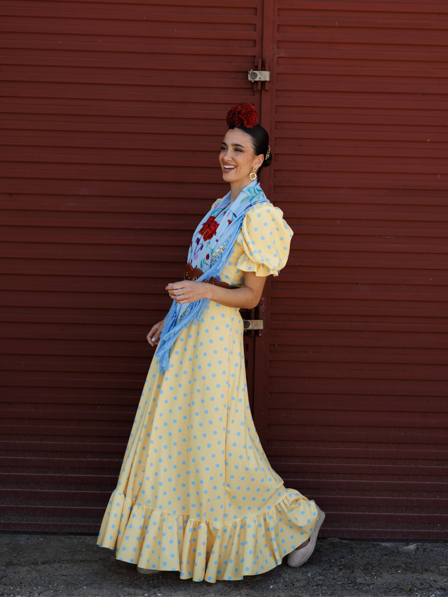 Bata rociera de lunares volantes