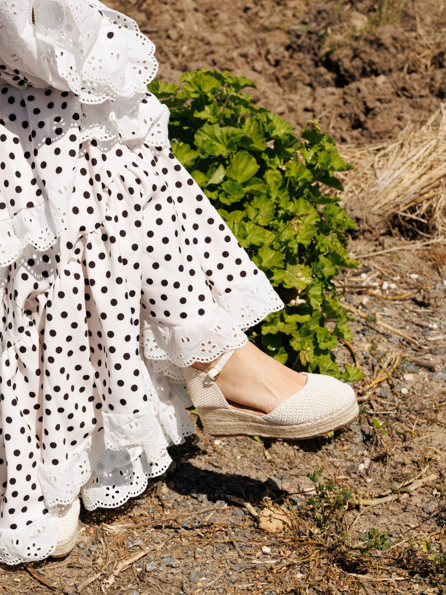 Detalle del tejido de crochet en espartos beige